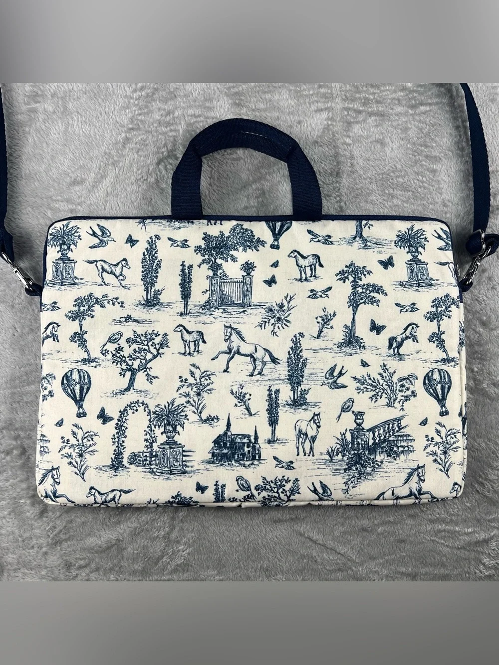Lesportsac Crossbody Laptop Sleeve Bag Blue White Toile De Jouy Horse Country